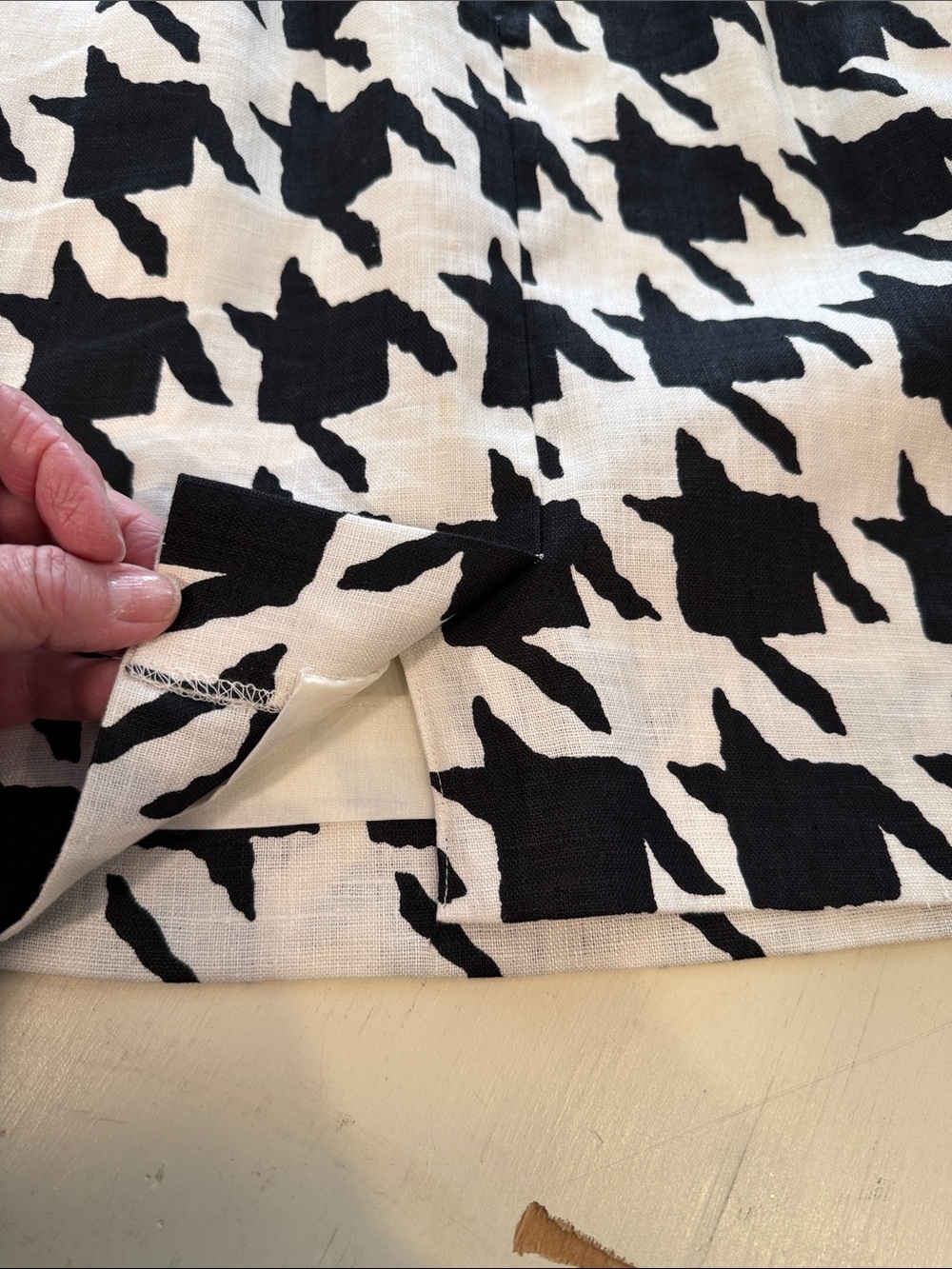 Rickie Freeman Teri Jon Linen Skirt Black White Abstract Pencil Skirt Size 6 - Picture 9 of 9